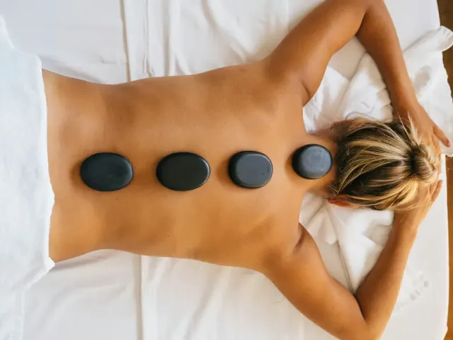 Masaje con piedras calientes 80 minutos + Facial limpieza Hotel B Cozumel Masaje con piedras calientes 80 minutos + Facial limpieza Hotel B Cozumel